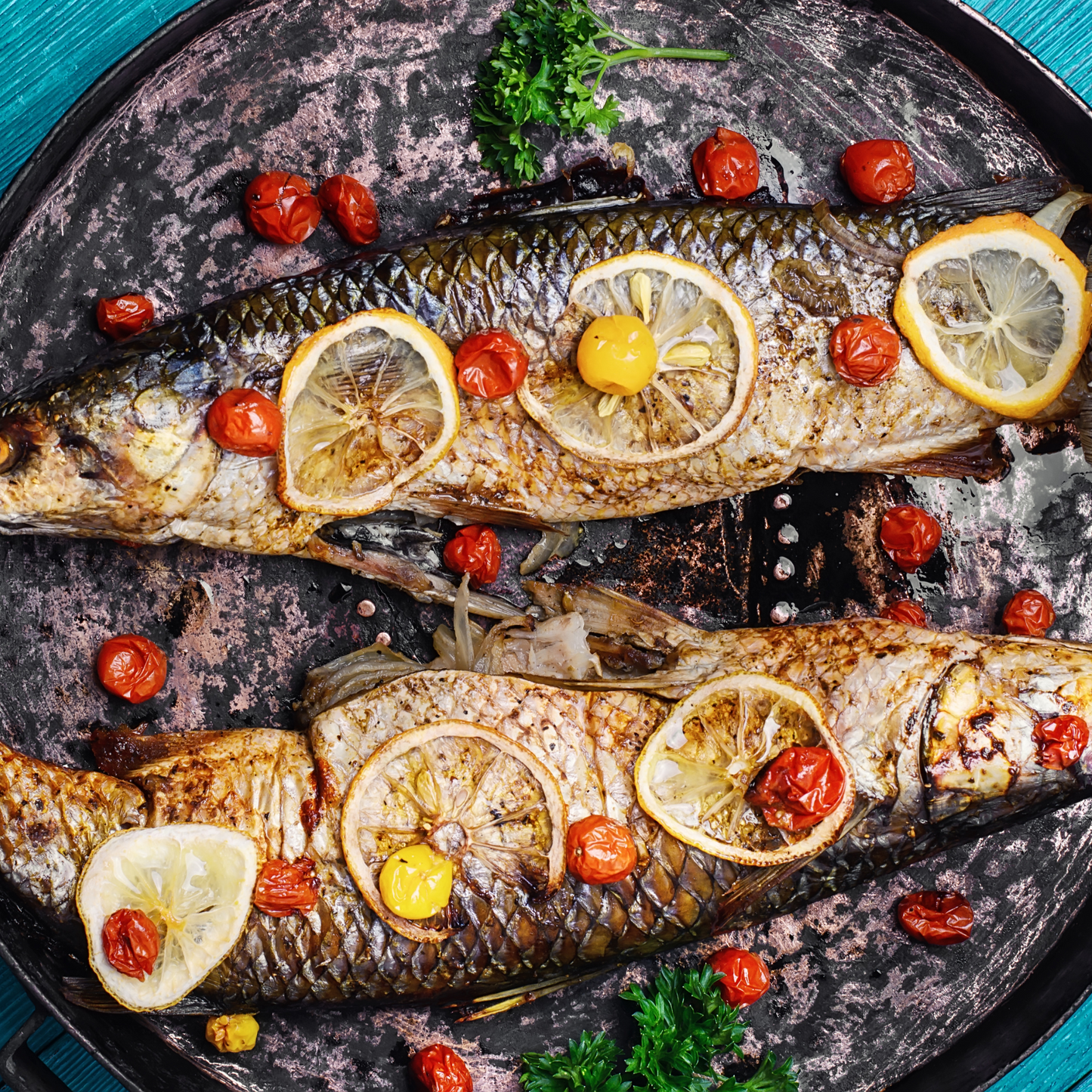 gegrillter fisch mit gewürzen und zitronen nach griechischer art